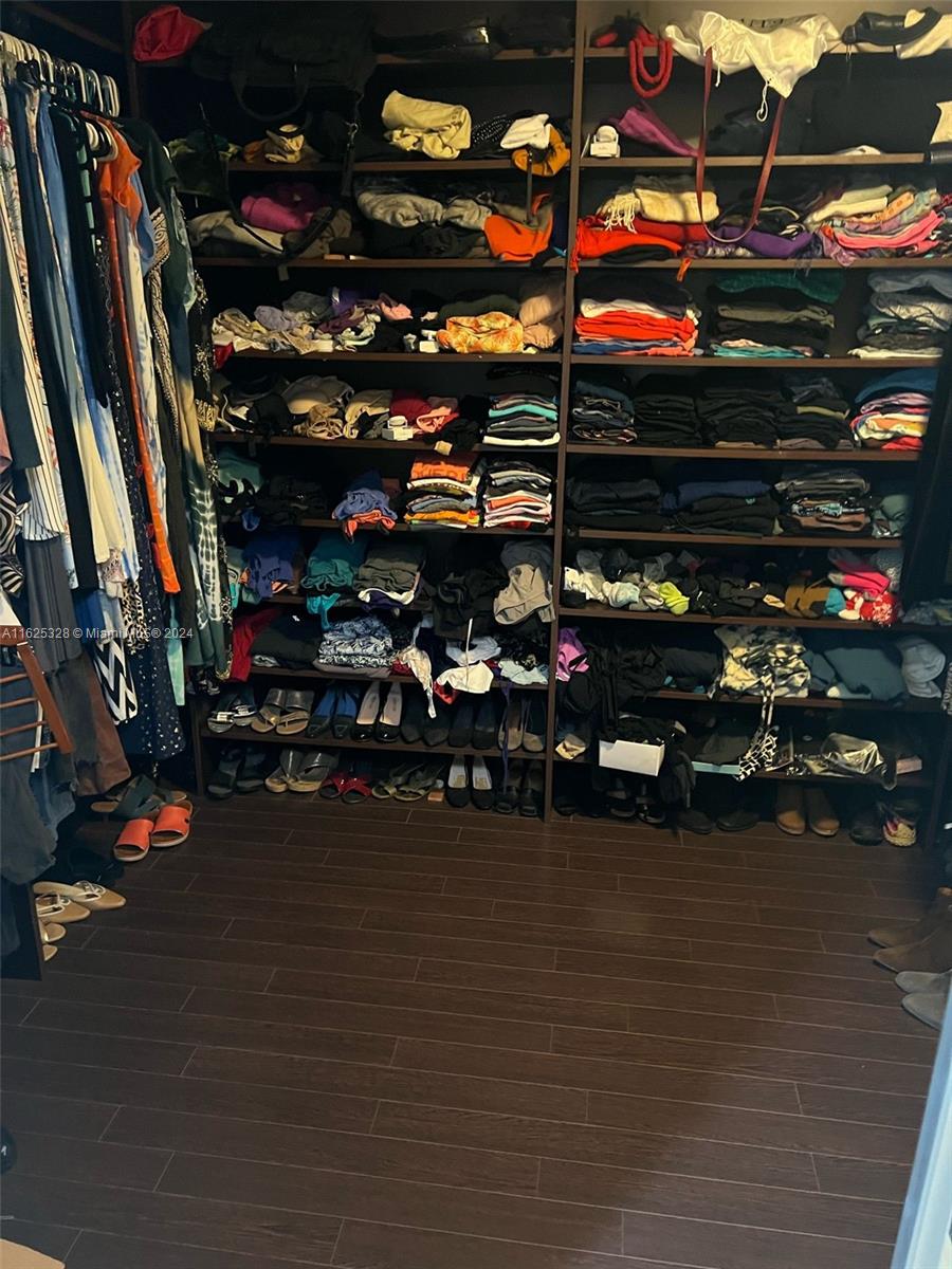 2000 ISL BLVD WILLIAMS IS - Residential