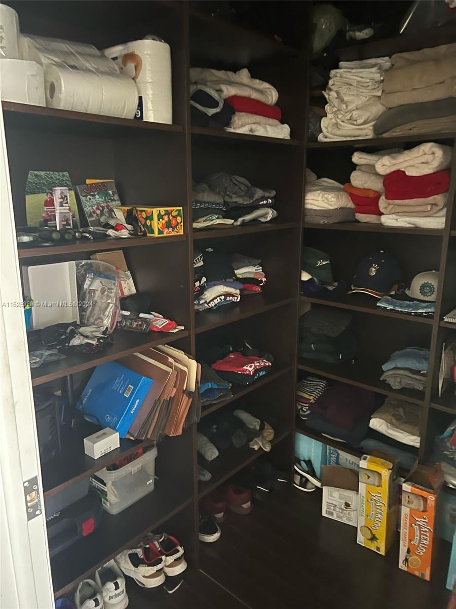 2000 ISL BLVD WILLIAMS IS - Residential