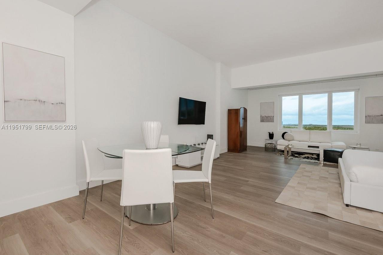 2301 Collins Ave 1636