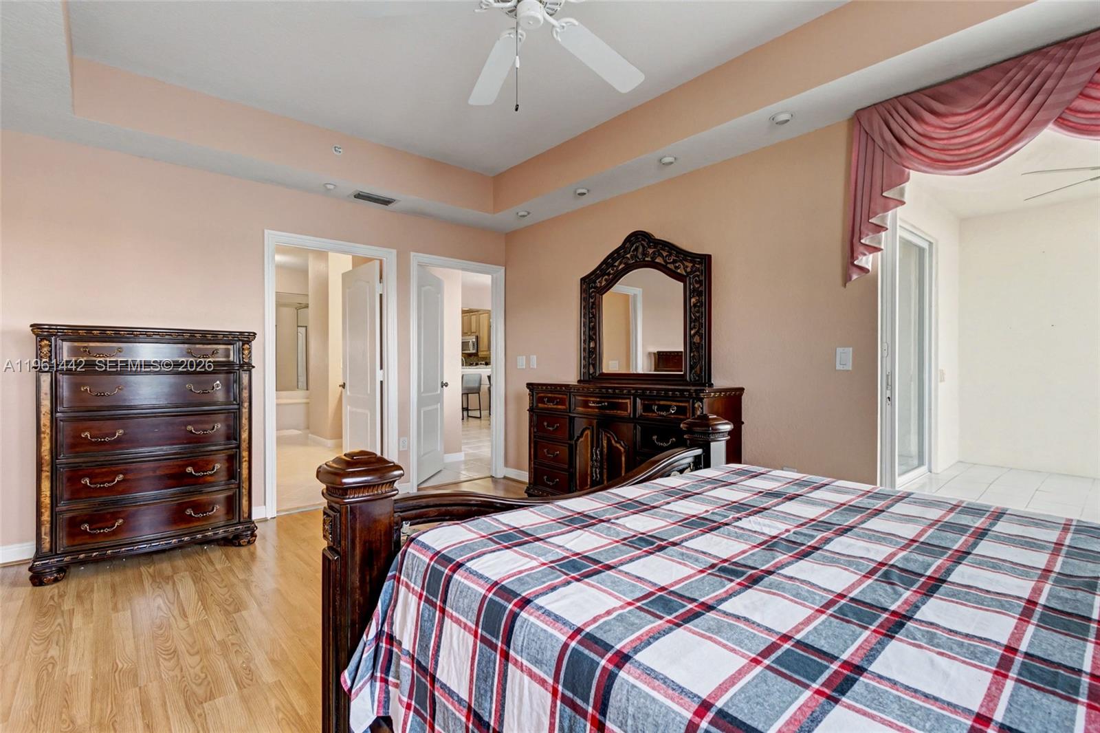 SOUTHAMPTON CONDOMINIUM F - Residential