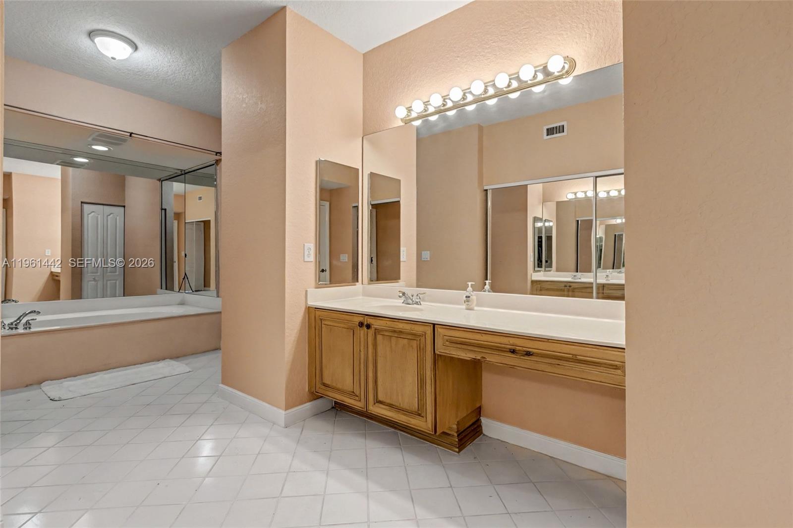 SOUTHAMPTON CONDOMINIUM F - Residential