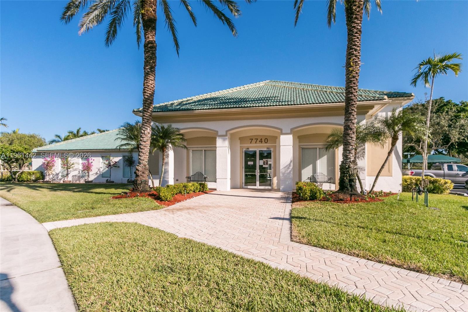 SOUTHAMPTON CONDOMINIUM F - Residential