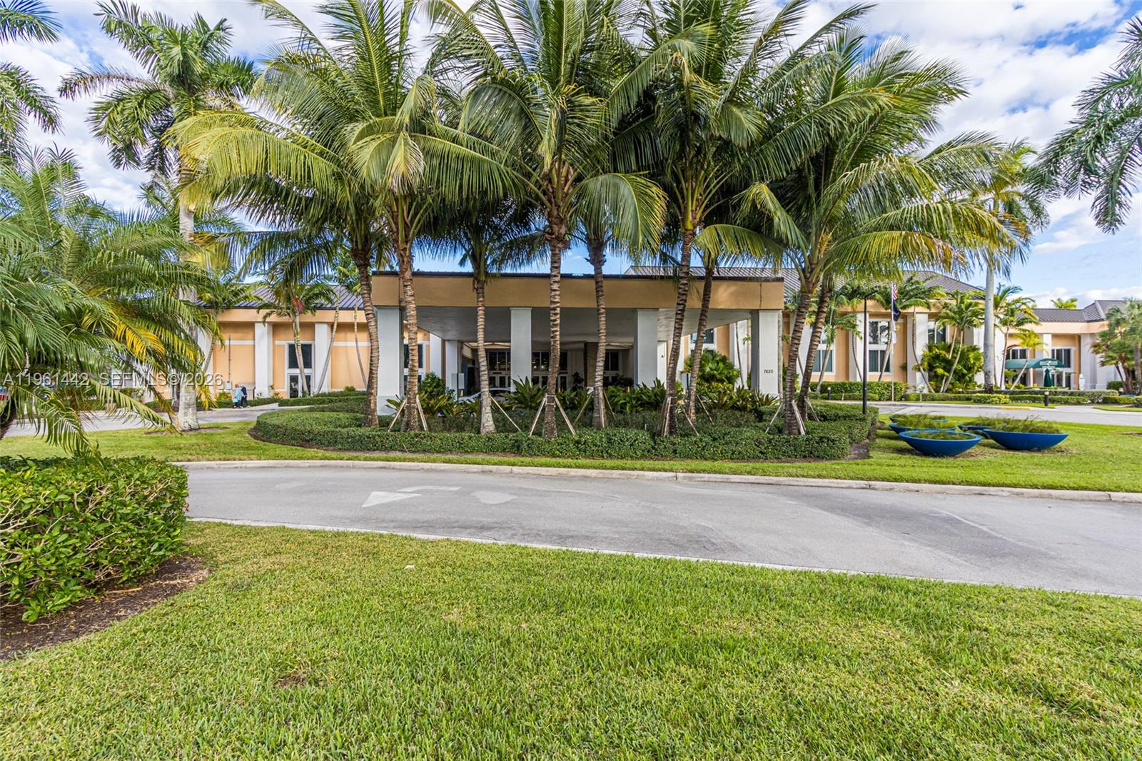 SOUTHAMPTON CONDOMINIUM F - Residential