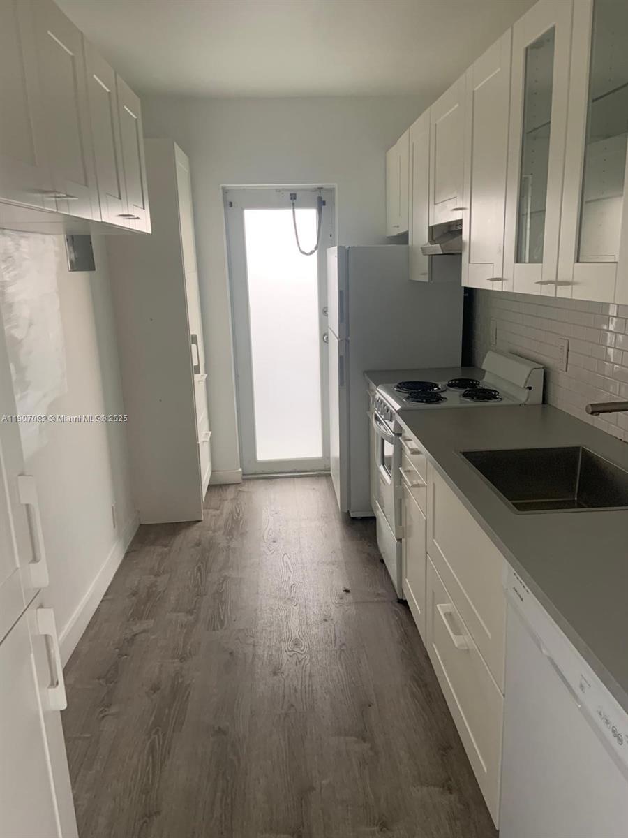 TREASURE IS 1ST ADDN PORT - Residential Lease