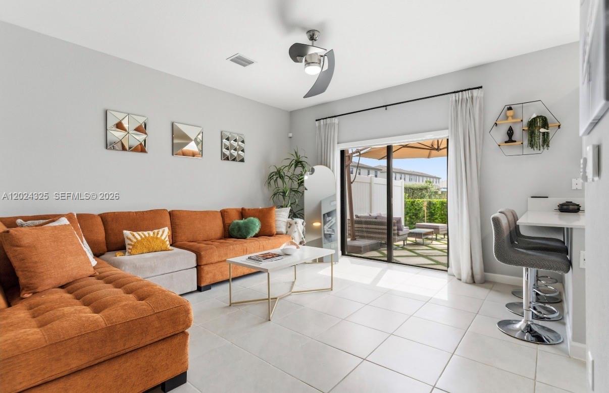 VISTA LAGO - Residential Lease