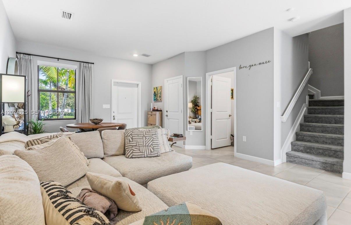 VISTA LAGO - Residential Lease