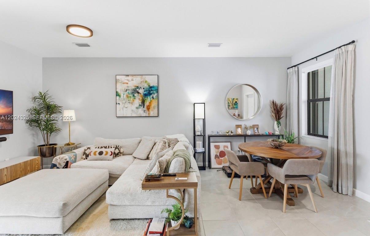 VISTA LAGO - Residential Lease