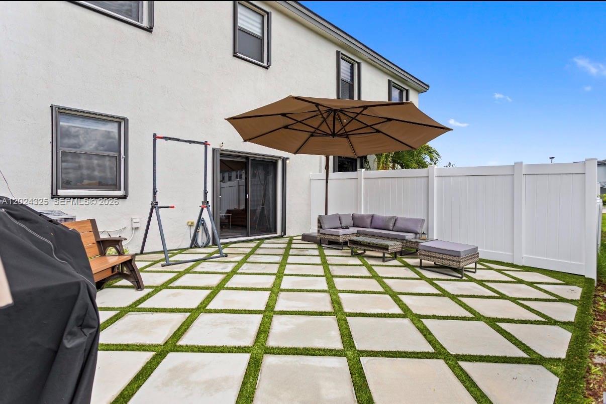 VISTA LAGO - Residential Lease