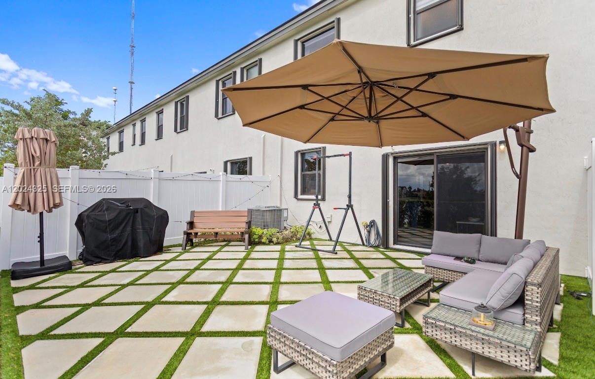 VISTA LAGO - Residential Lease