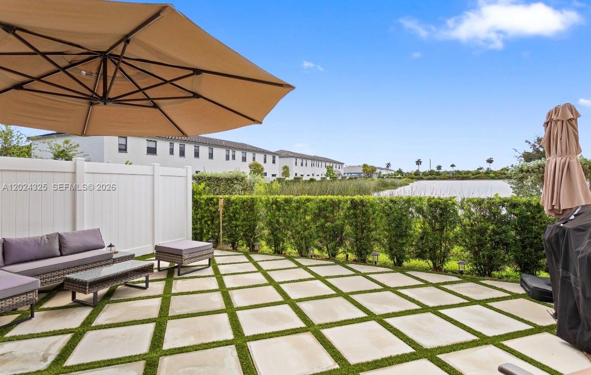 VISTA LAGO - Residential Lease