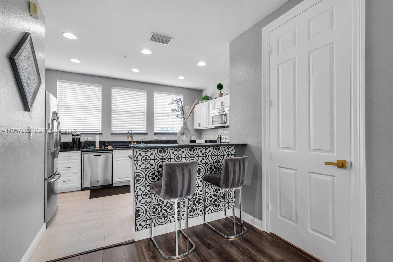 CITYSIDE CONDO - Residential