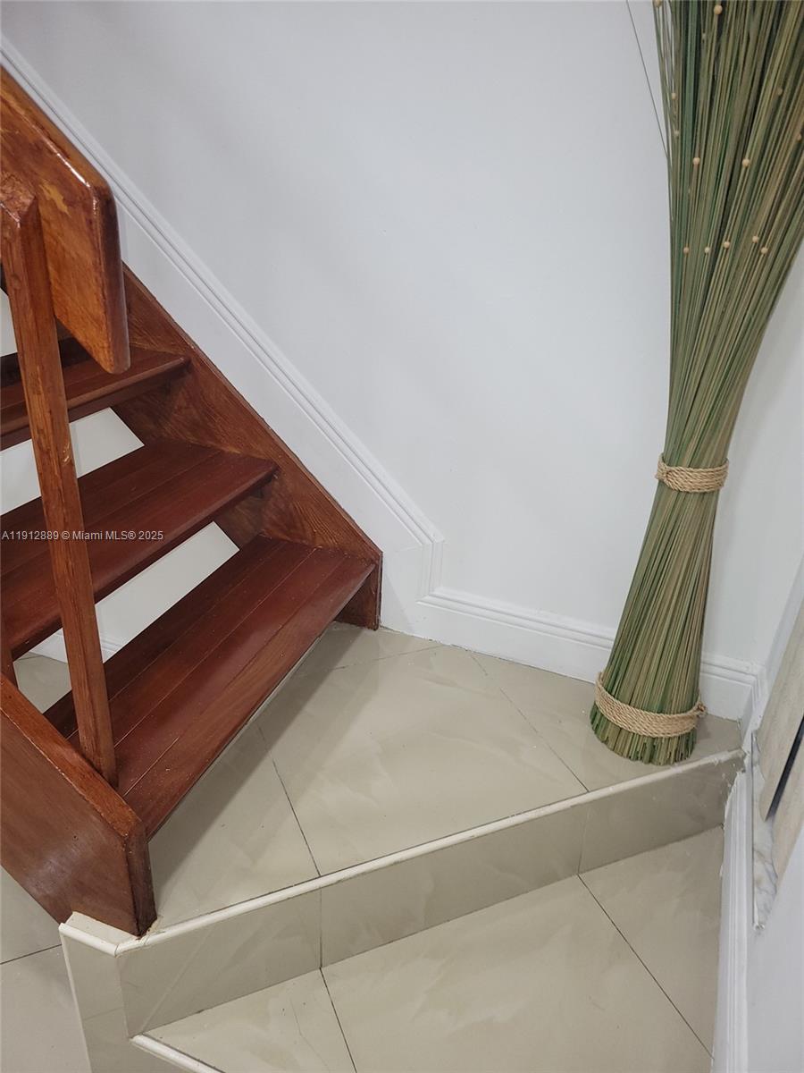 VISTA DEL LAGO CONDO IV - Residential Lease