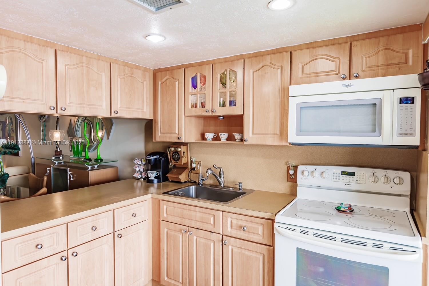 VISTA DEL LAGO CONDO IV - Residential Lease