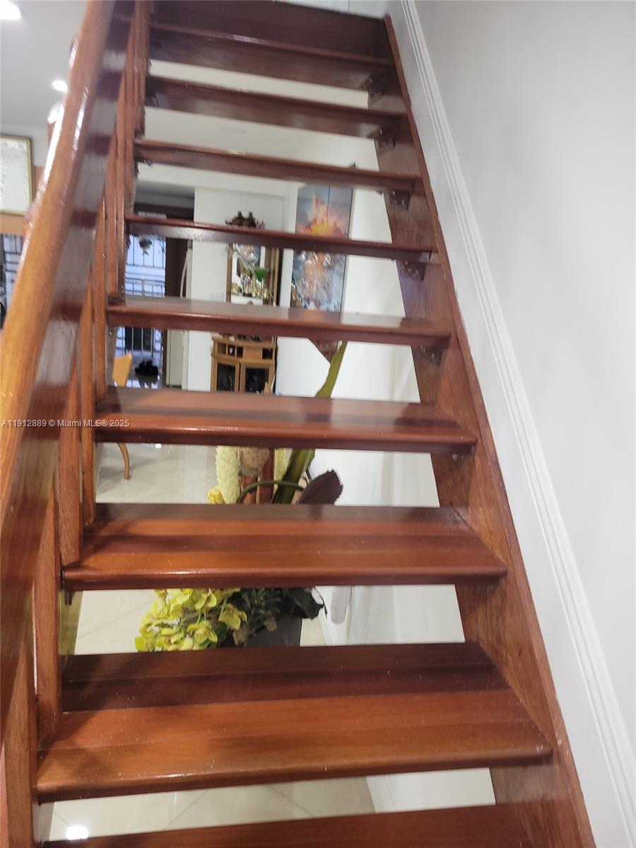 VISTA DEL LAGO CONDO IV - Residential Lease