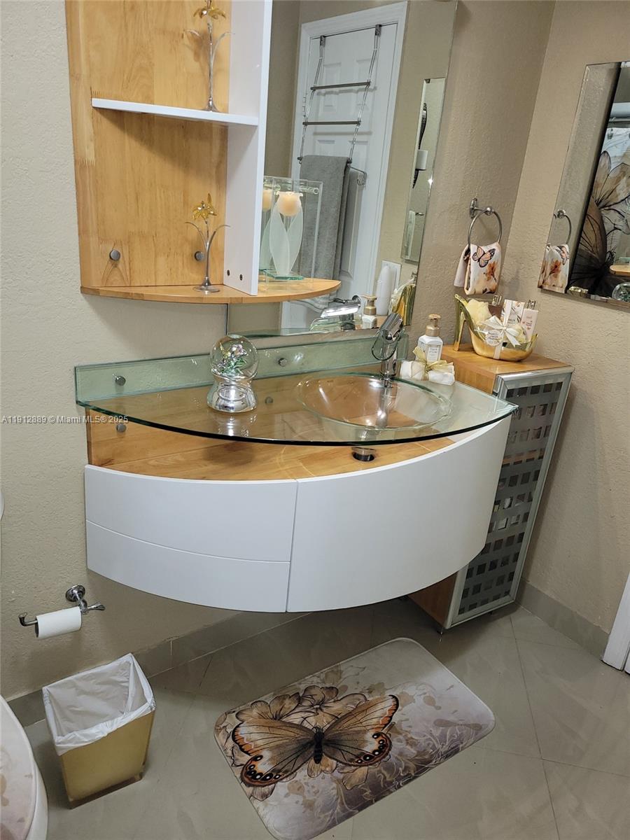 VISTA DEL LAGO CONDO IV - Residential Lease