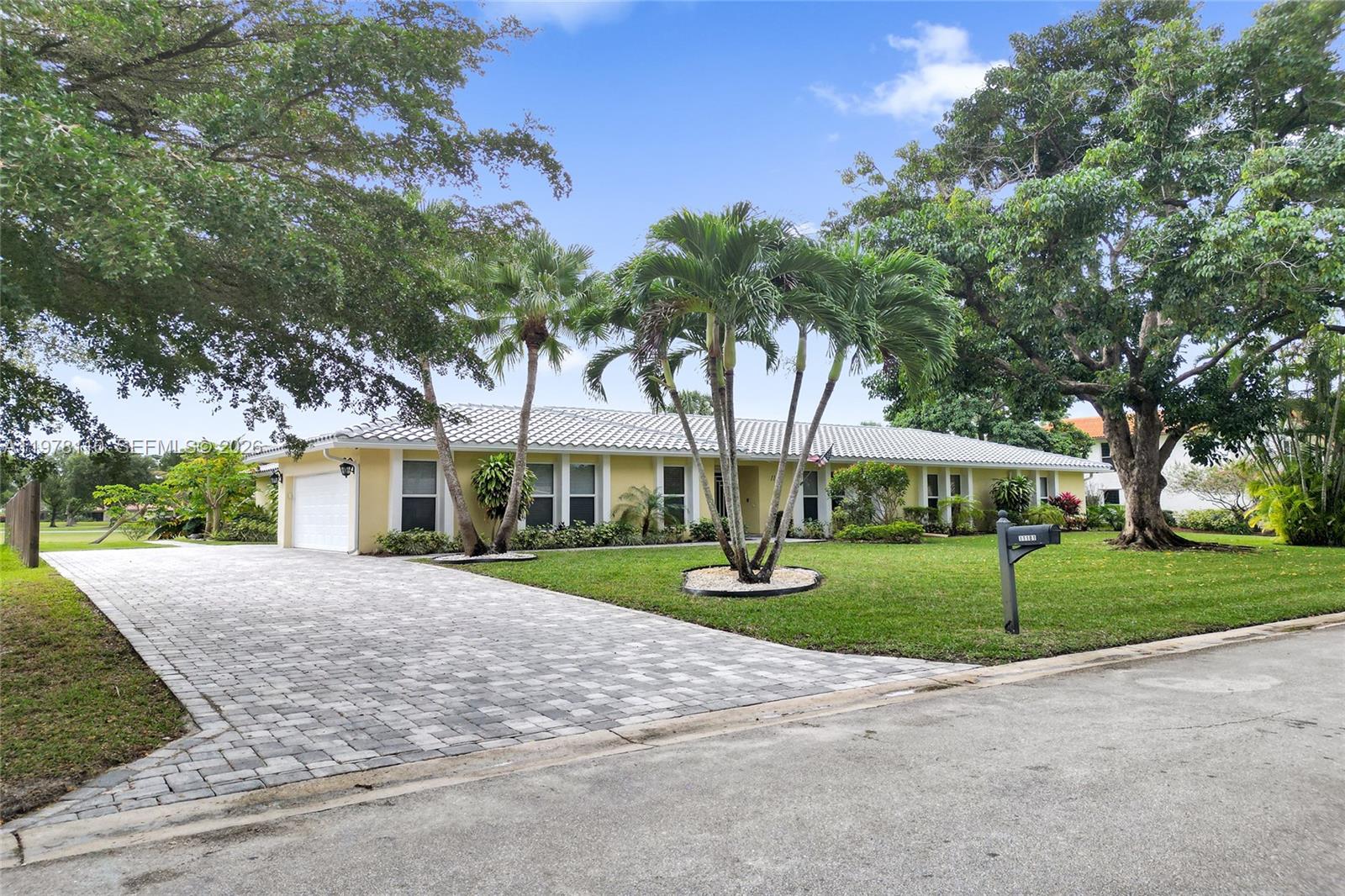 CORAL SPRINGS COUNTRY CLU - Residential