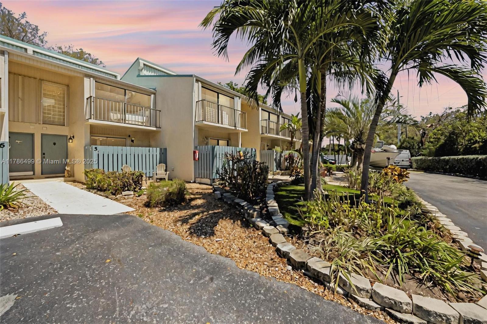Property for Sale at 87200 Overseas Hwy P5, Islamorada, Monroe County, Florida - Bedrooms: 2 
Bathrooms: 3  - $599,900