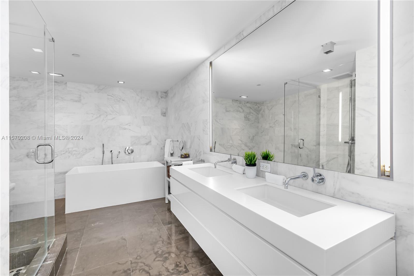 Miami Beach, Florida 33139, United States, 1 Bedroom Bedrooms, ,2 BathroomsBathrooms,Residential,Active,60434