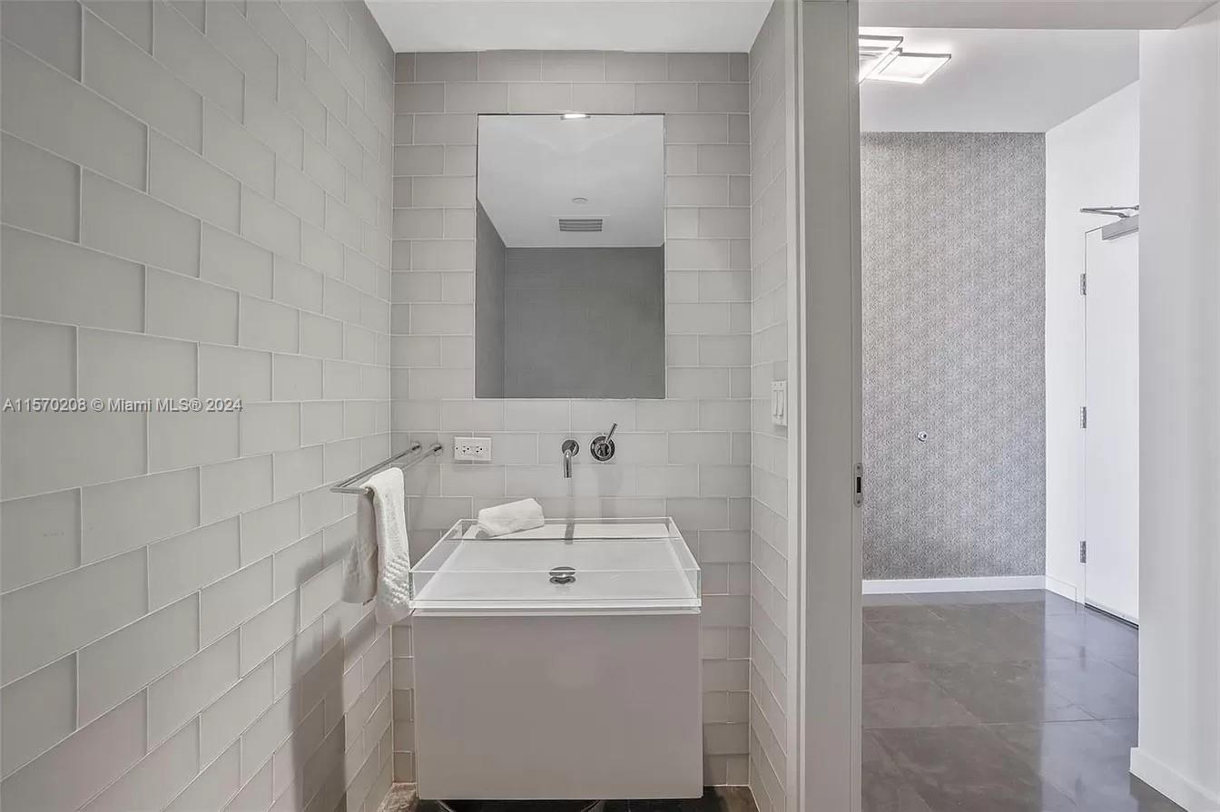 Miami Beach, Florida 33139, United States, 1 Bedroom Bedrooms, ,2 BathroomsBathrooms,Residential,Active,60434