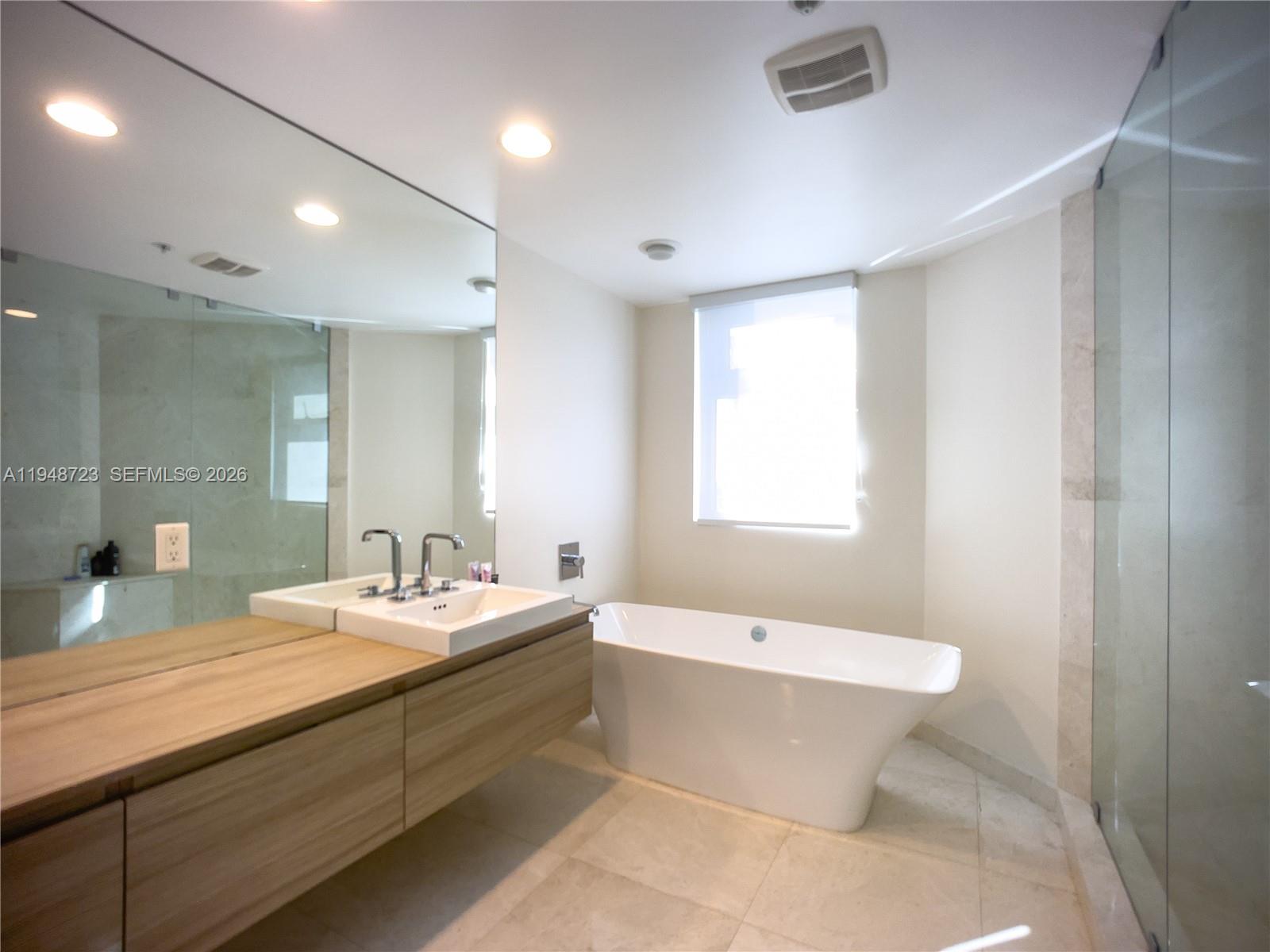 MARINA PALMS RESIDENCES N - Residential