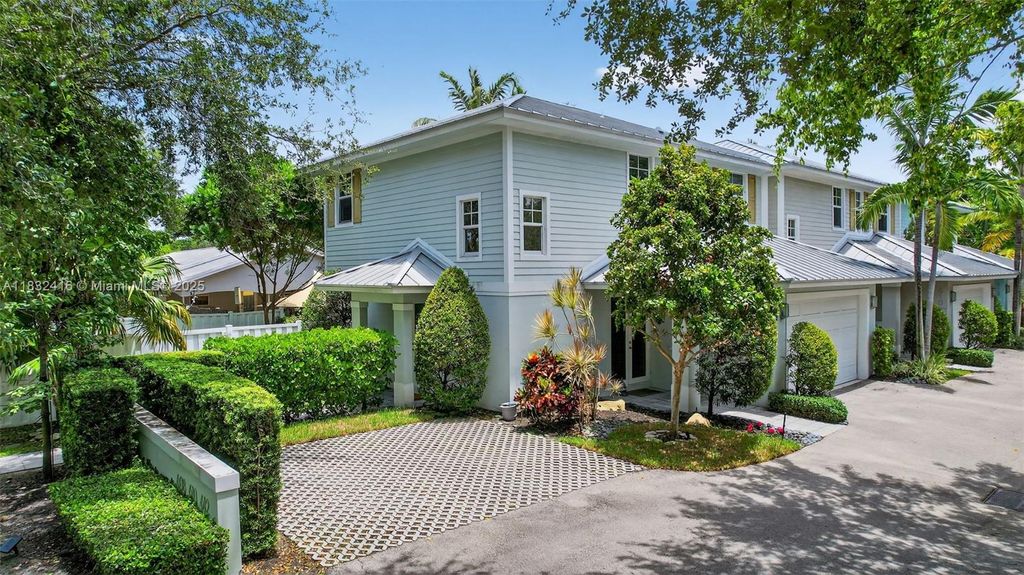 Photo of 608 SW 15th St, Fort Lauderdale, FL 33315 (MLS # A11832416)