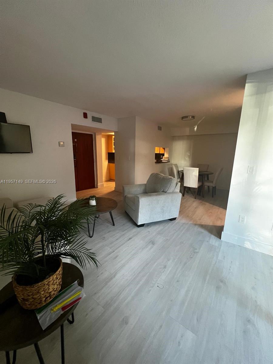 INTERNATIONAL PARK I COND - Residential