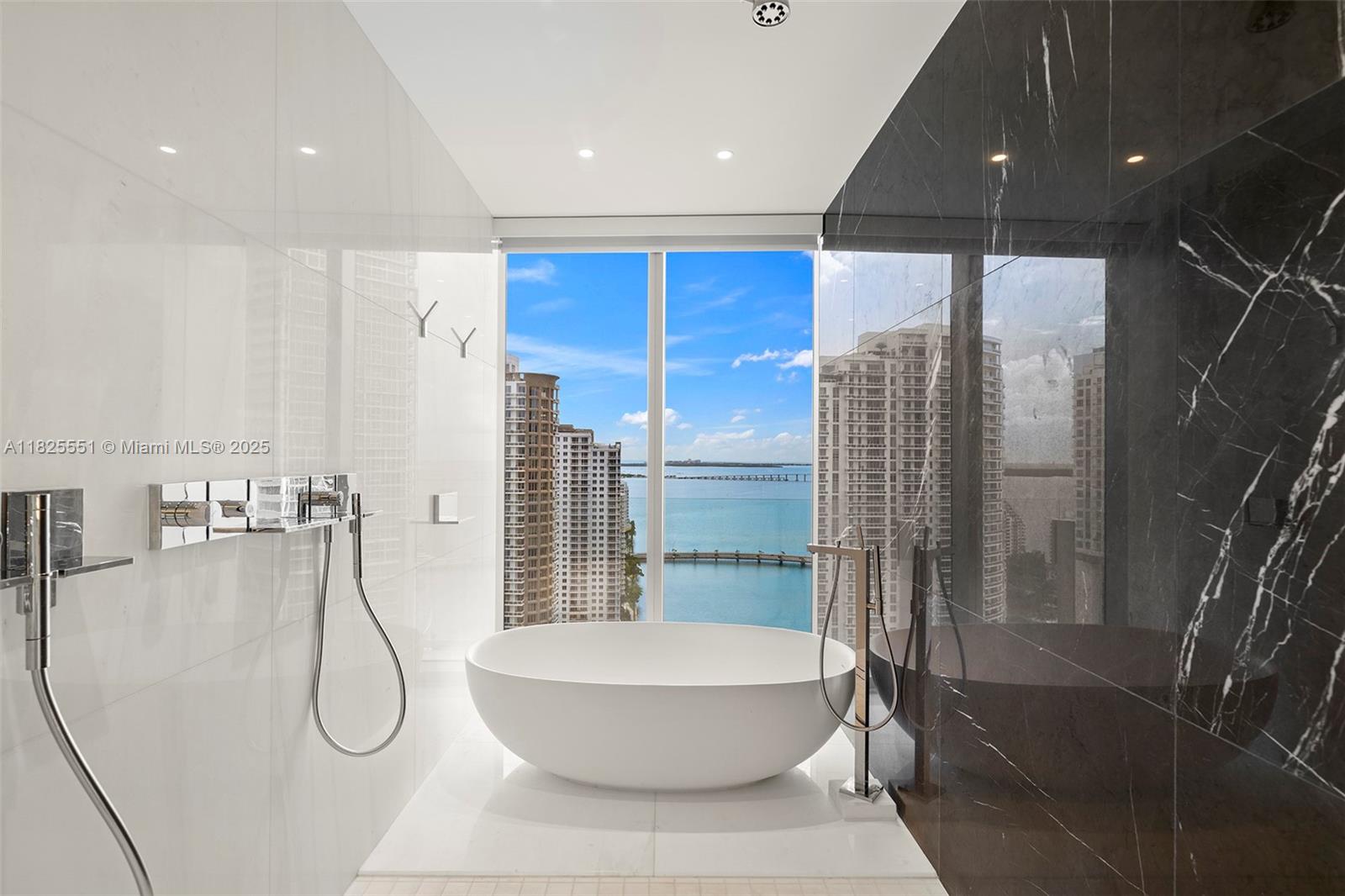 ASTON MARTIN - Residential