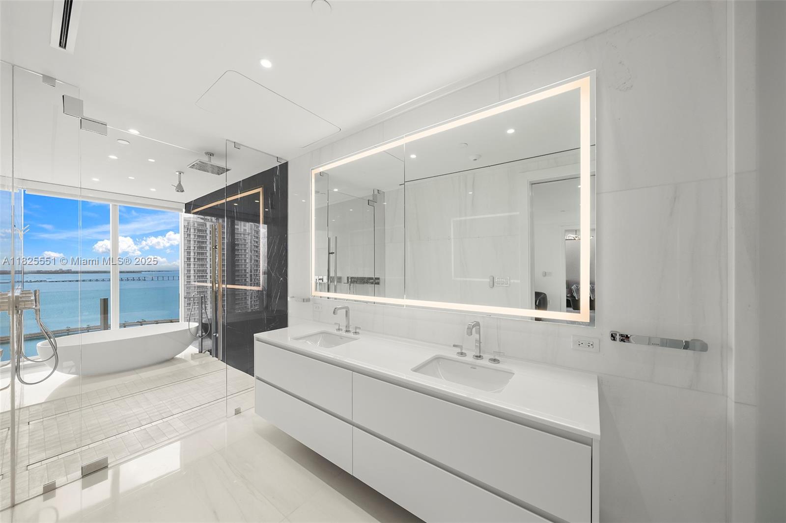 ASTON MARTIN - Residential