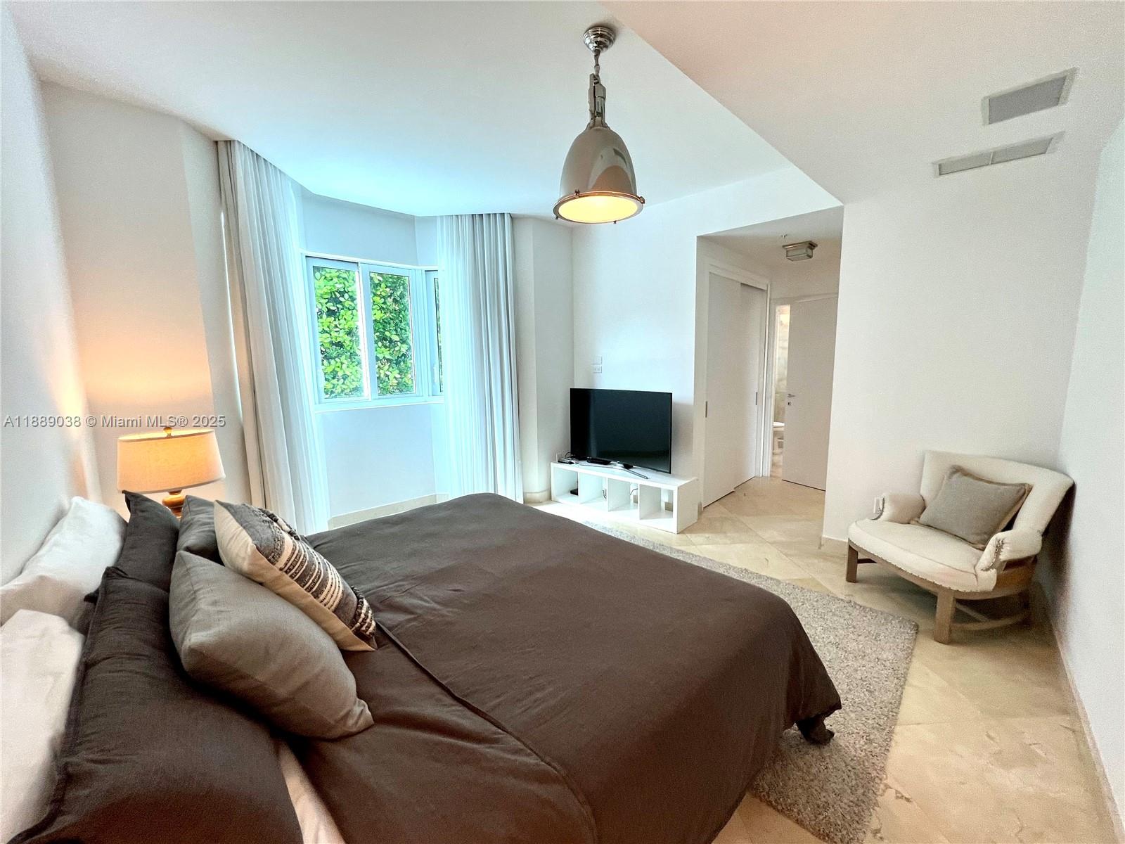 CONTINUUM ON SOUTH BEACH - Residential Lease