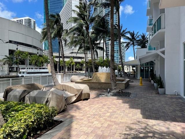31 SE 5th St 303
