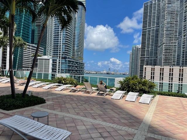 31 SE 5th St 303