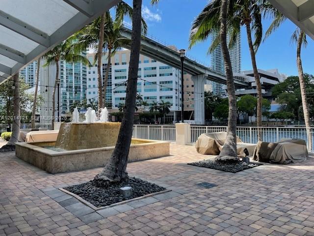 31 SE 5th St 303
