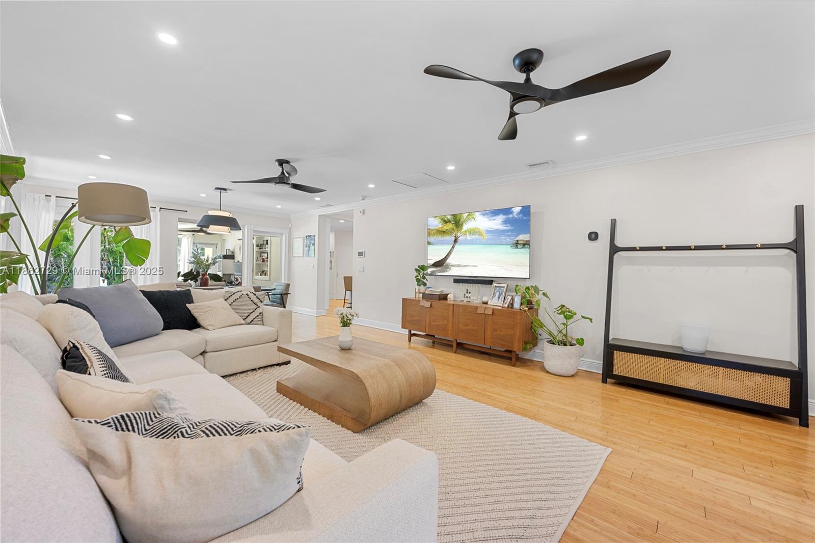 HOLLYWOOD - Residential