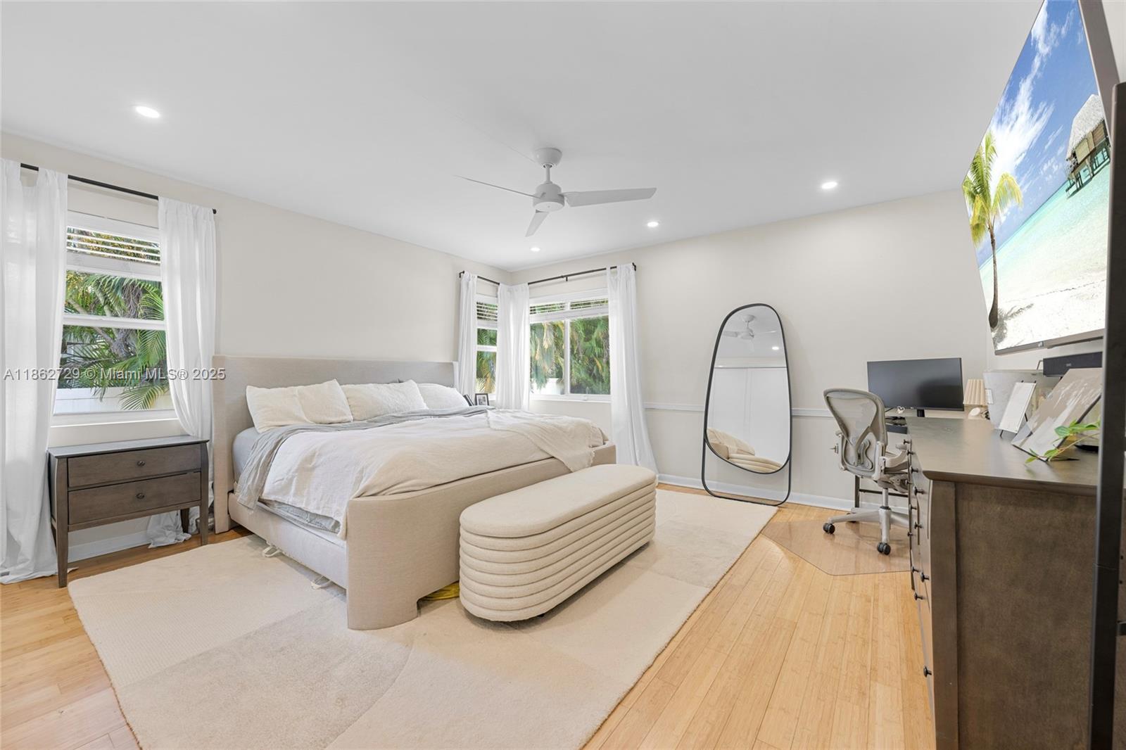 HOLLYWOOD - Residential