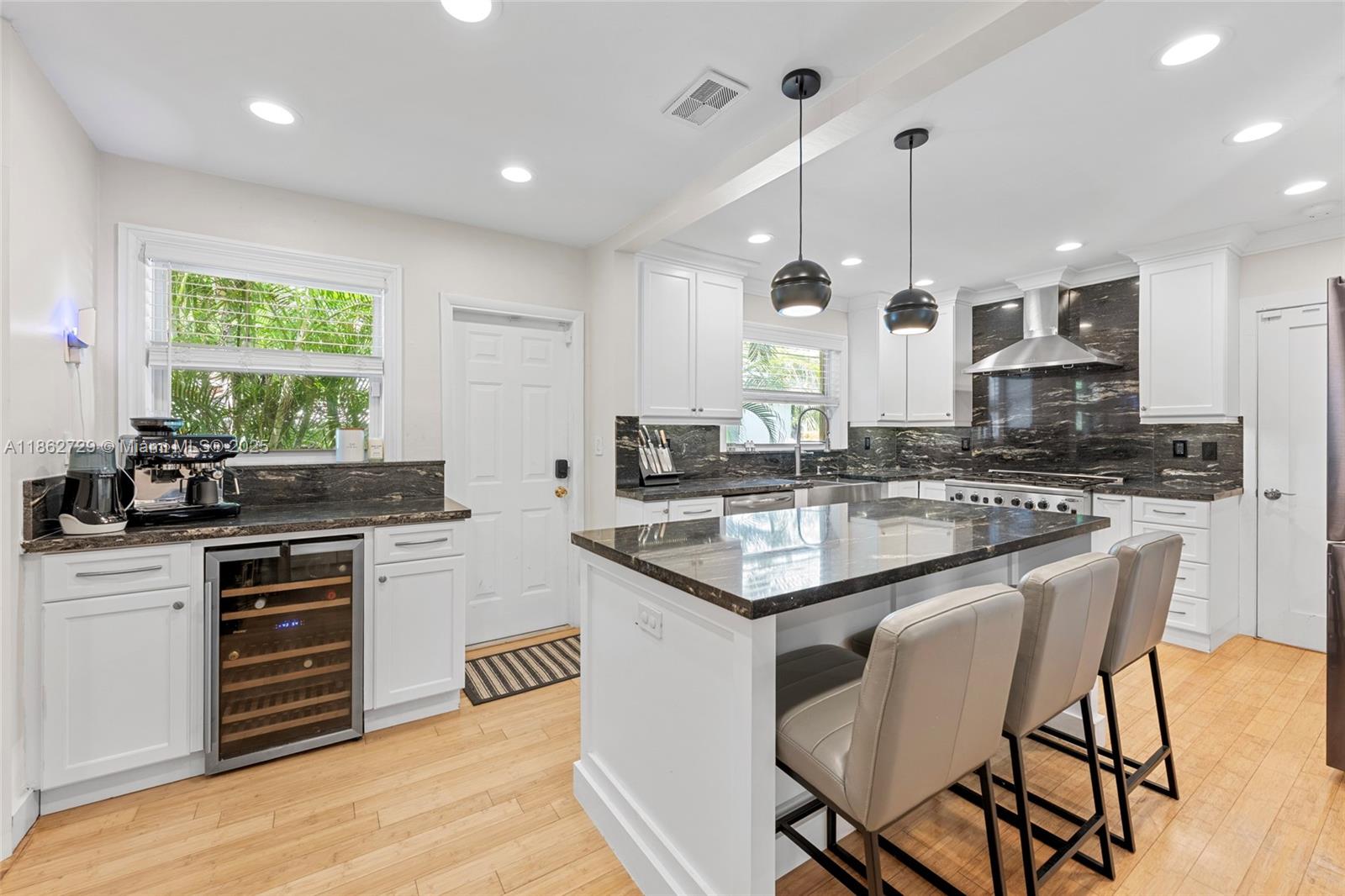 HOLLYWOOD - Residential