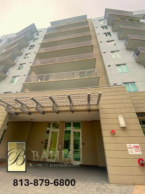 Beautiful and modern 3BR/3Bth corner unit with modern design Impact windows, sliding doors, Energy-Efficient a/c. Gourmet Kitchen with European Cabinetry with premium self-Closing and top of the line. Porcelain floors throughout. Each bedroom features walk in closets with sleek spacious bathrooms. 2 assigned parking spaces. Main bathroom whit glass door. Close proximity to restaurants, entertainment and shopping. Great schools!