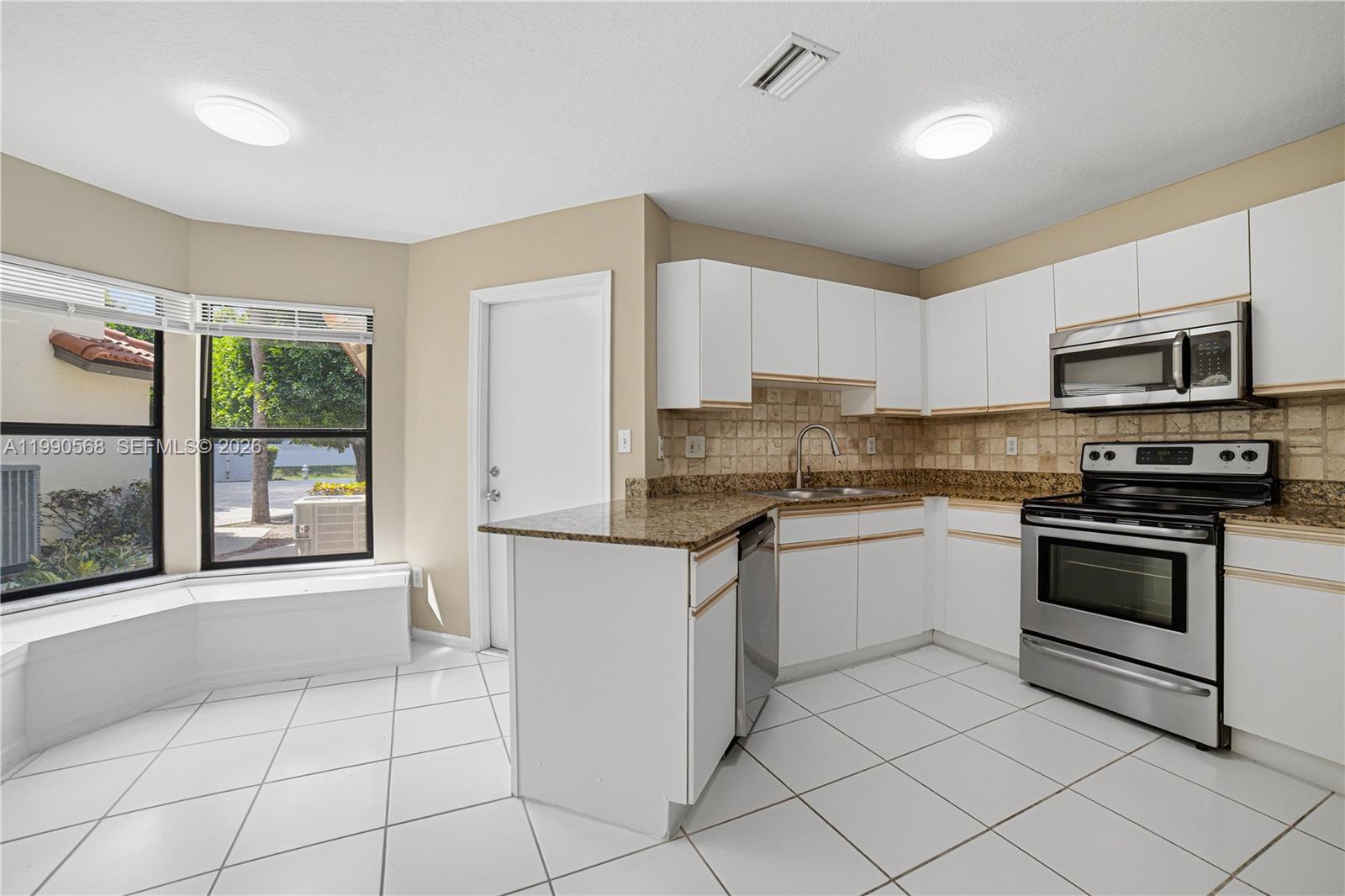 BOCA HERMOSA GARDENS - Residential