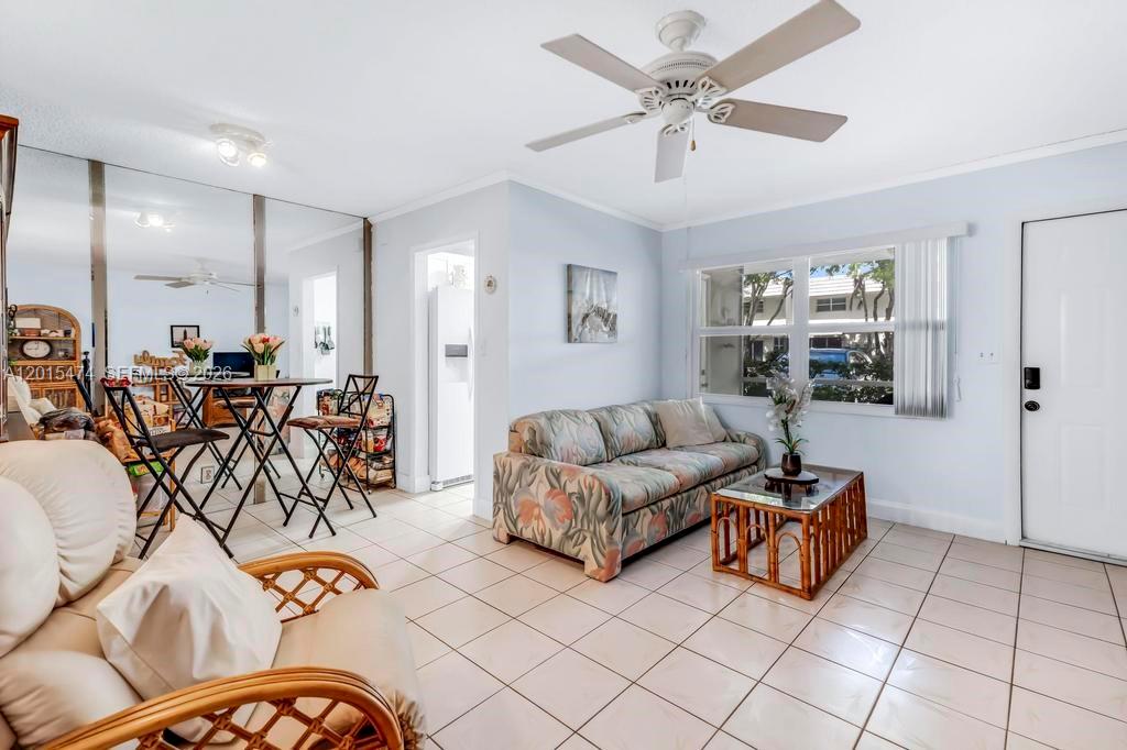 SANTA MONICA CONDOMINIUM - Residential