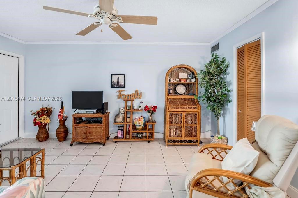 SANTA MONICA CONDOMINIUM - Residential