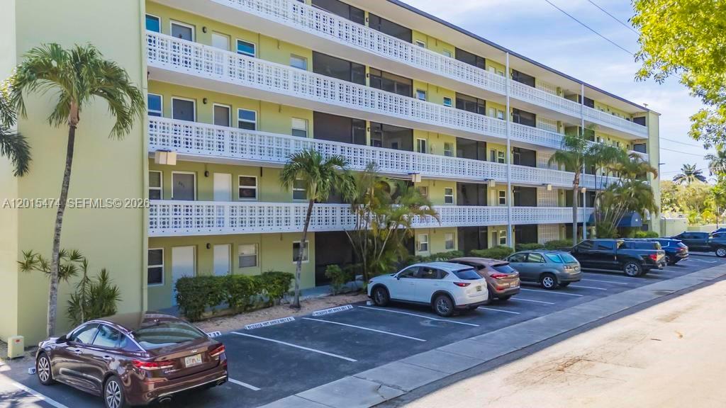 SANTA MONICA CONDOMINIUM - Residential