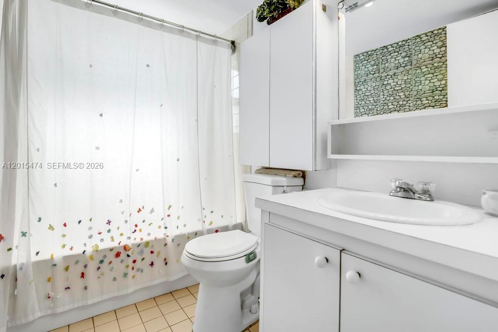 SANTA MONICA CONDOMINIUM - Residential