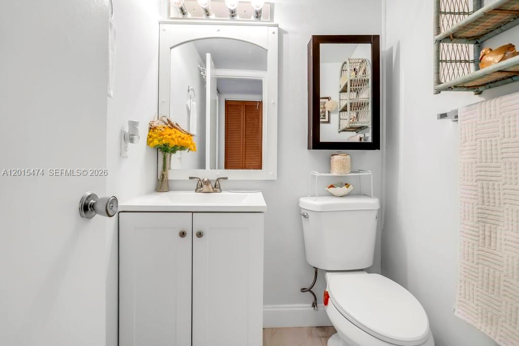 SANTA MONICA CONDOMINIUM - Residential