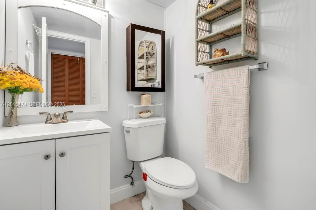 SANTA MONICA CONDOMINIUM - Residential