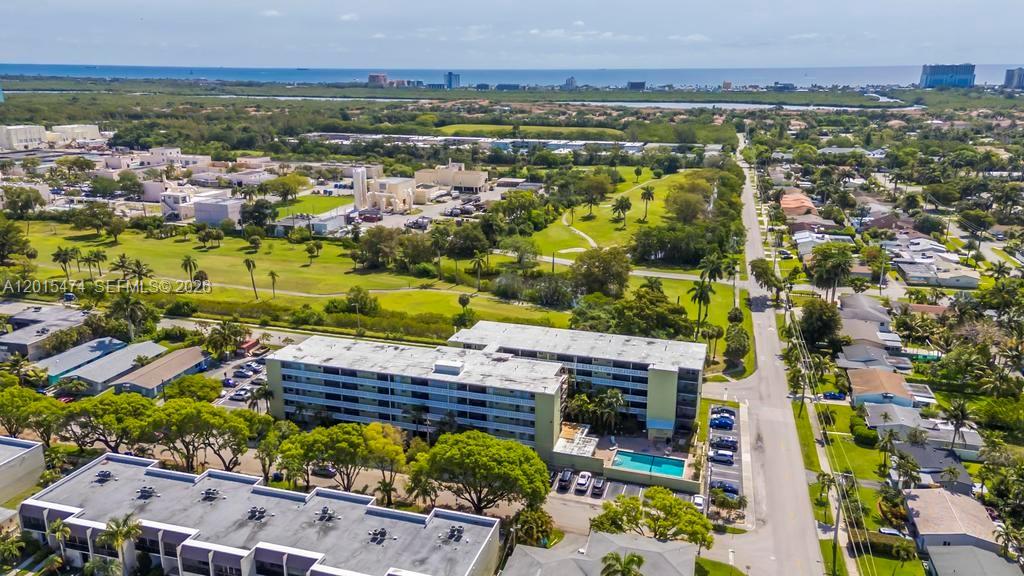 SANTA MONICA CONDOMINIUM - Residential
