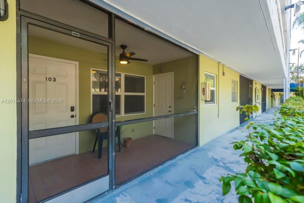 SANTA MONICA CONDOMINIUM - Residential