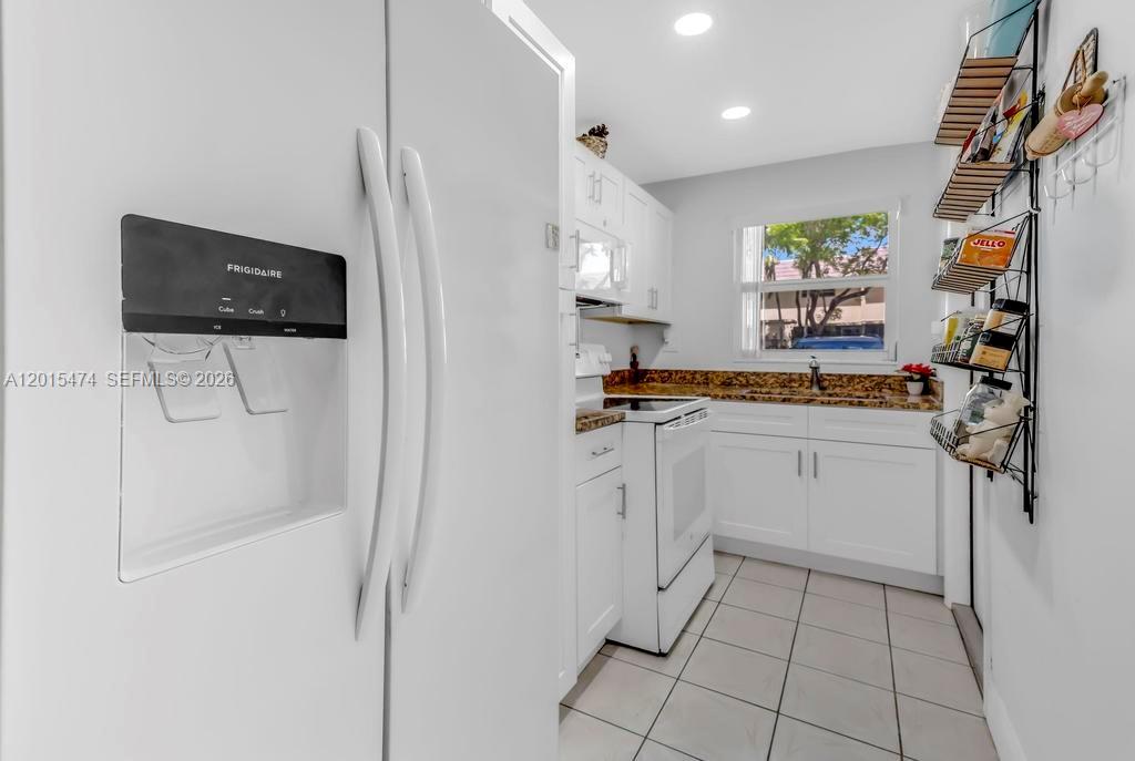 SANTA MONICA CONDOMINIUM - Residential