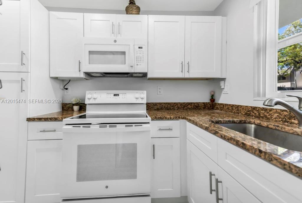 SANTA MONICA CONDOMINIUM - Residential