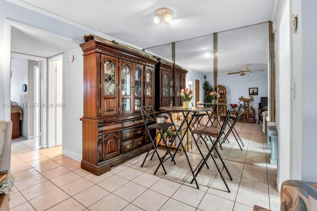 SANTA MONICA CONDOMINIUM - Residential