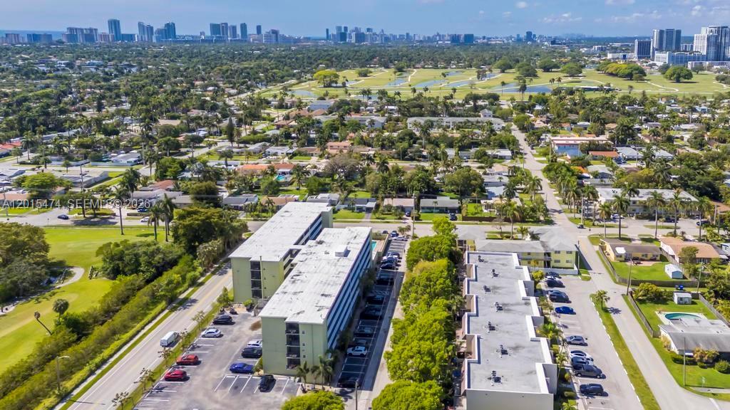 SANTA MONICA CONDOMINIUM - Residential