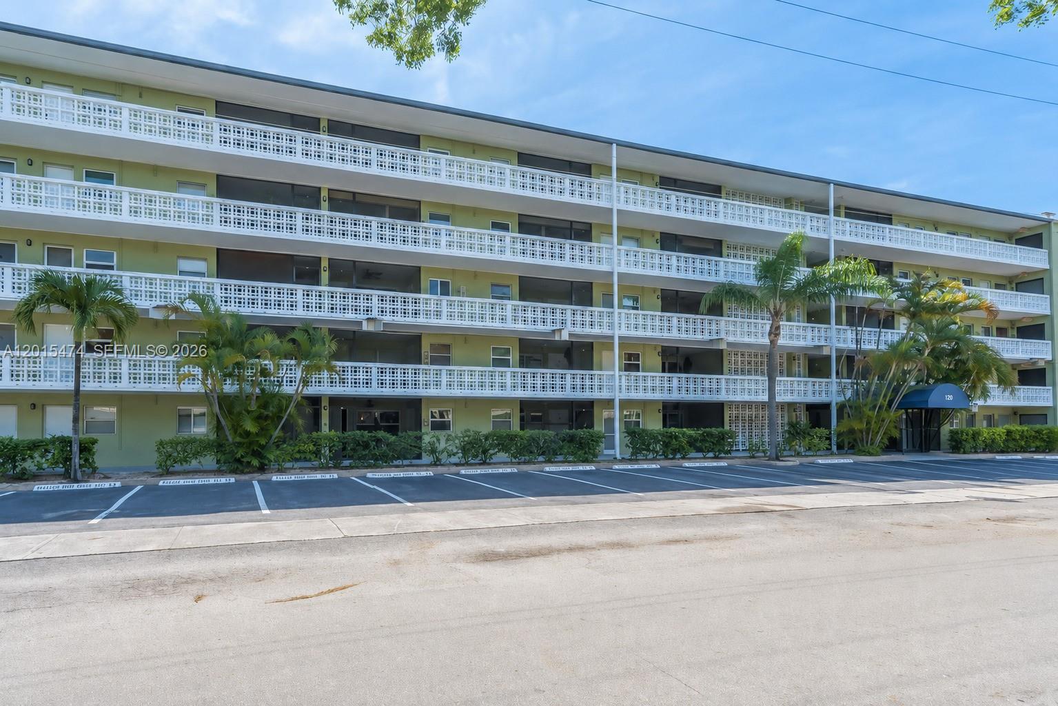 SANTA MONICA CONDOMINIUM - Residential
